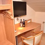 Cafe Hoyer Und Affittacamere 3*