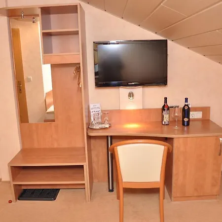 Πανσιόν Cafe Hoyer Und Rödigsdorf