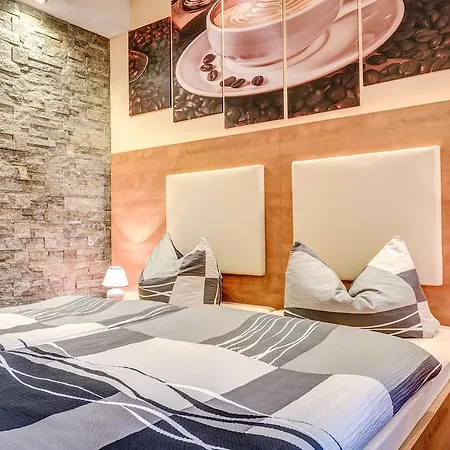 Guest house Cafe Hoyer Pension Und Appartements